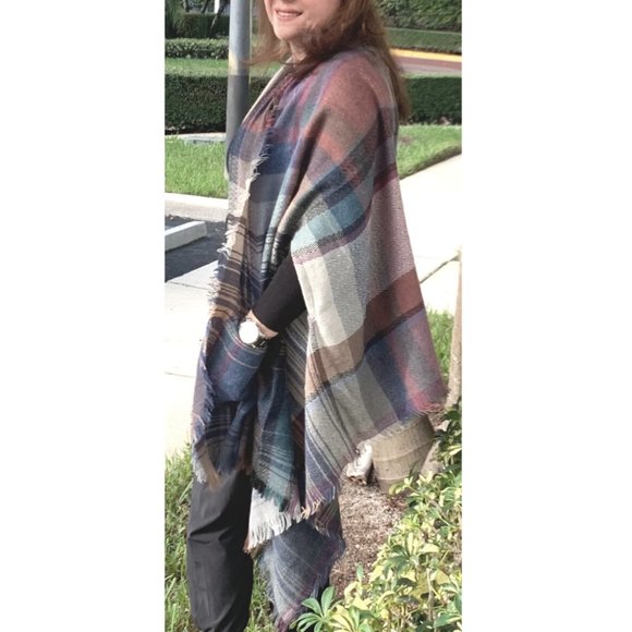 Multicolor Plaid Open-Front Poncho with Pockets – Oversized Wrap Cape - Picture 6 of 7